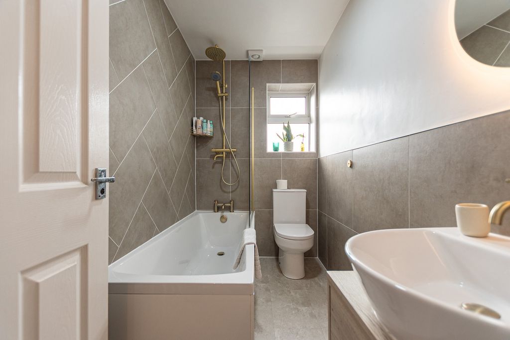 Property photo 3 of 23