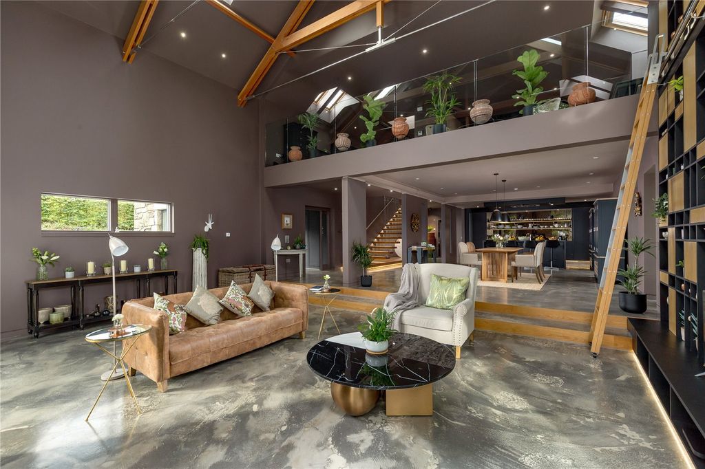 Property photo 2 of 20 Living Area