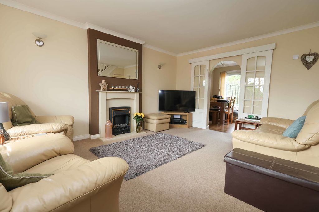 Property photo 2 of 13 Sitting Room