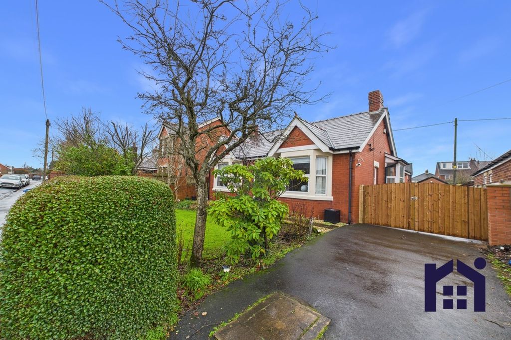 Property photo 1 of 24 Ample Parking