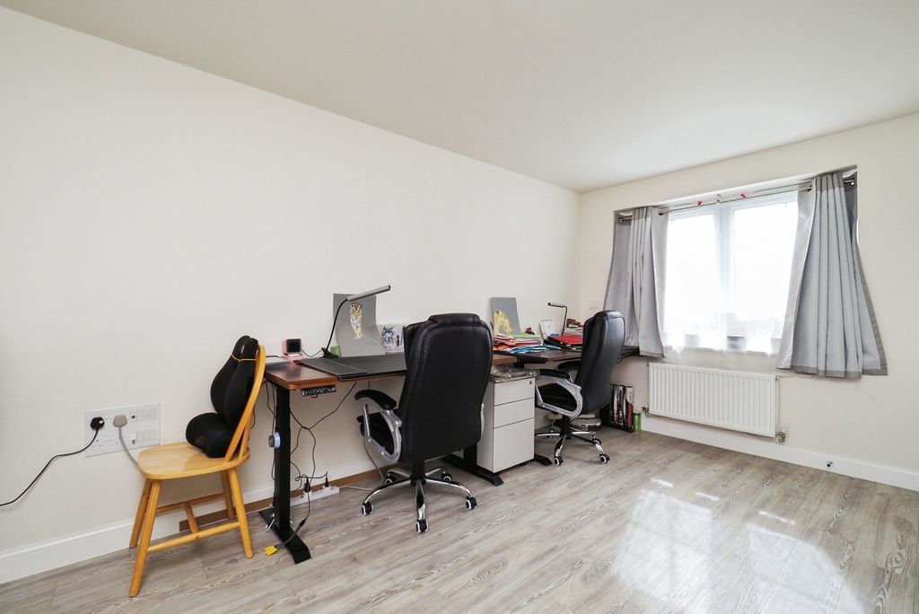 Property photo 3 of 21 Pbox-Img.Jpg