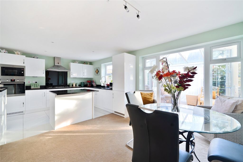 Property photo 2 of 14 Kitchen/Dining