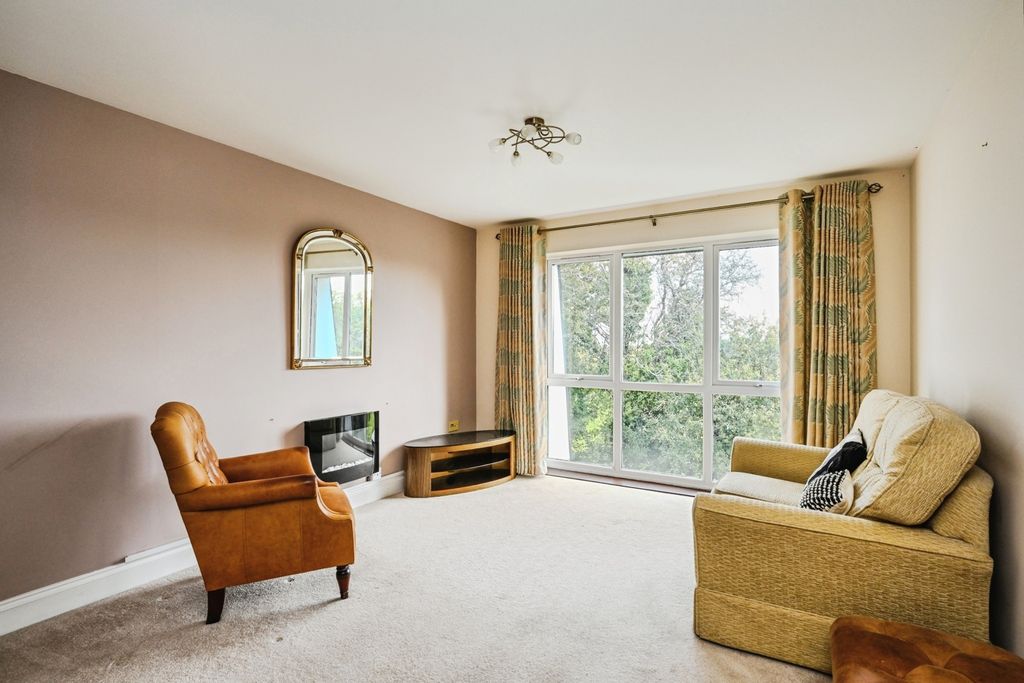 Property photo 3 of 17 Photo