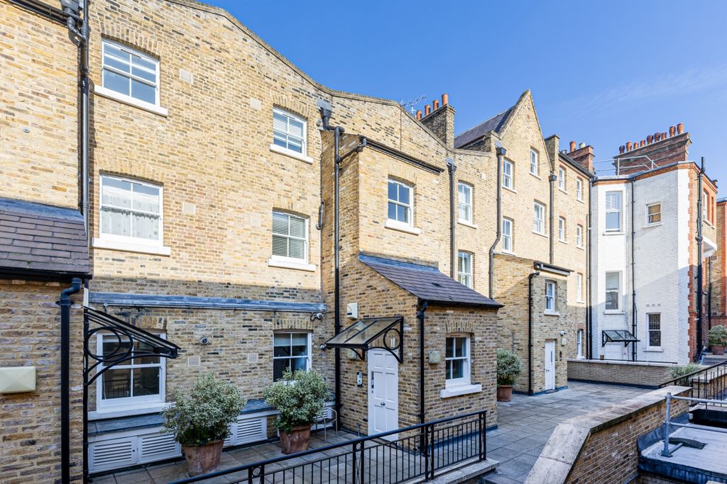 Property photo 1 of 4 Frederick Court F...