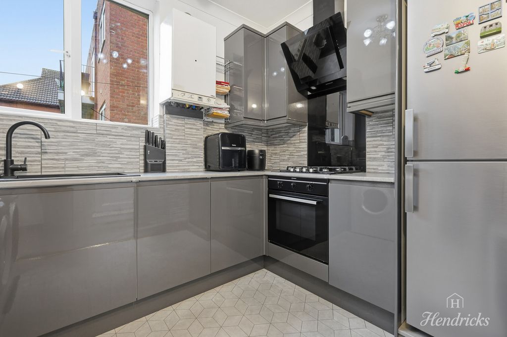 Property photo 2 of 18