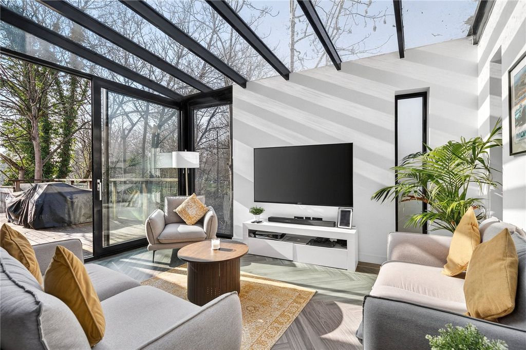 Property photo 3 of 37 Picture No. 07