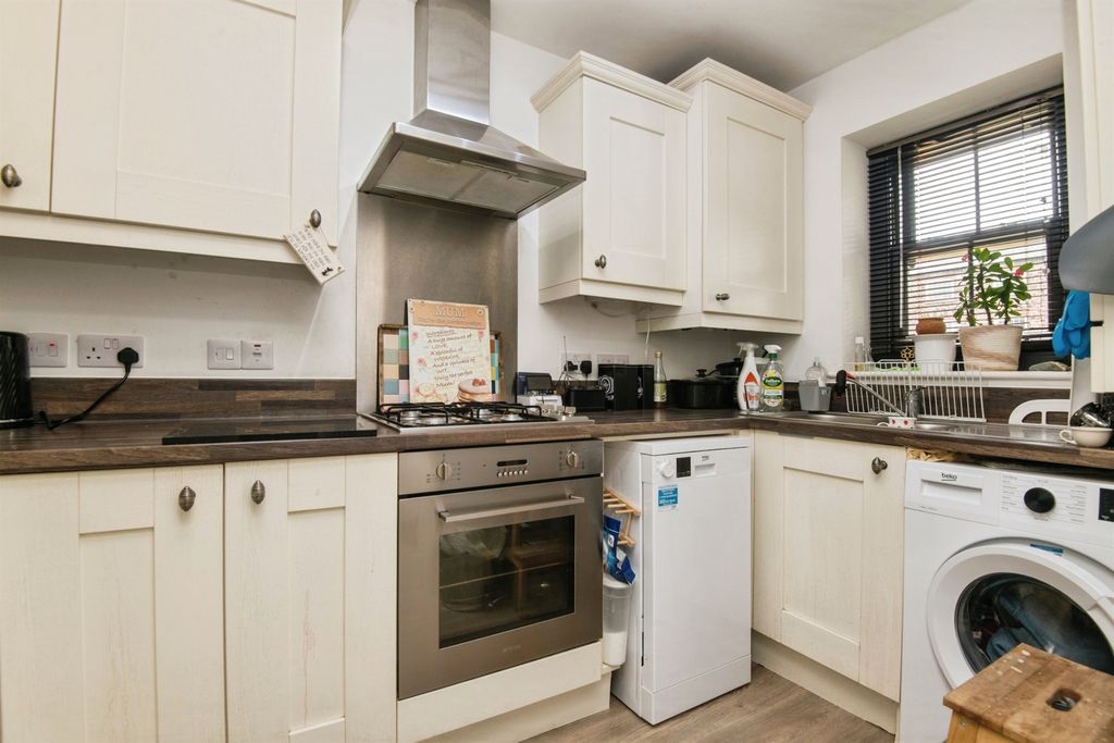 Property photo 2 of 13
