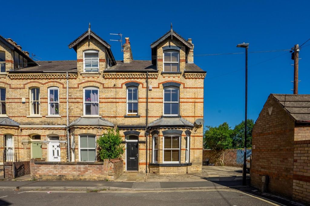 Property photo 2 of 9 14Hs-3.Jpg