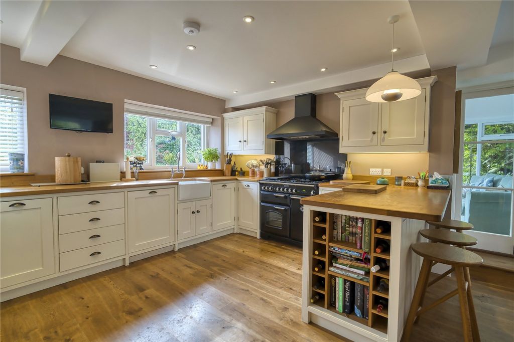 Property photo 2 of 33 Picture No. 36