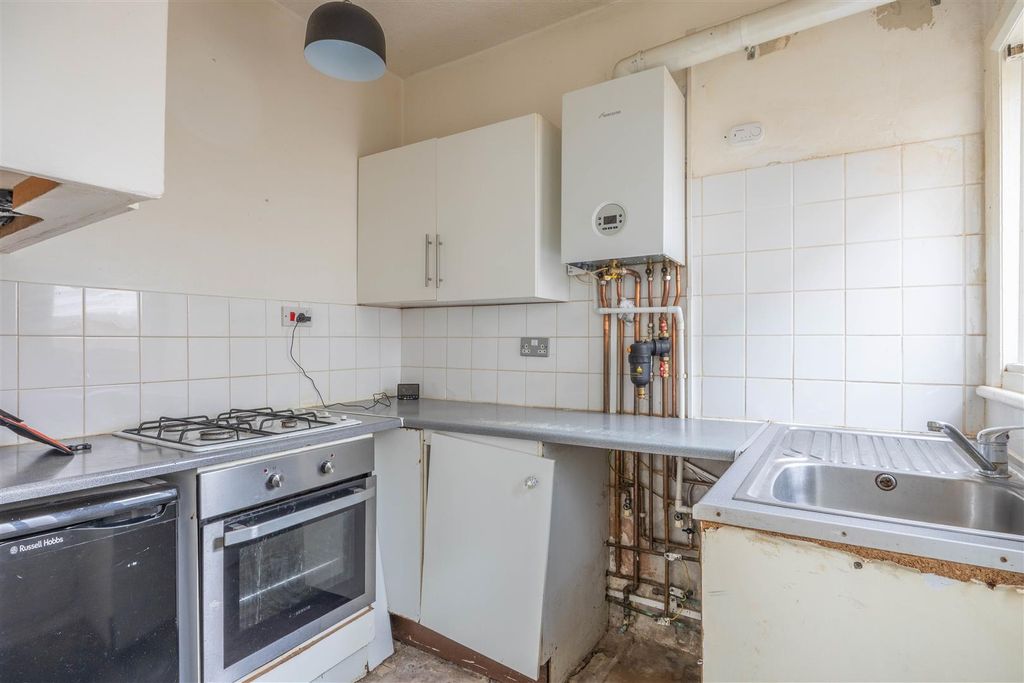 Property photo 3 of 14 Kitchen