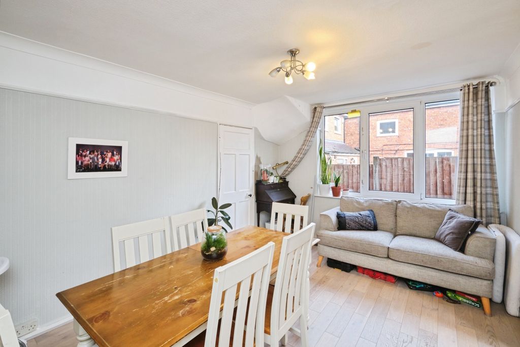 Property photo 2 of 14 Living / Dining Room