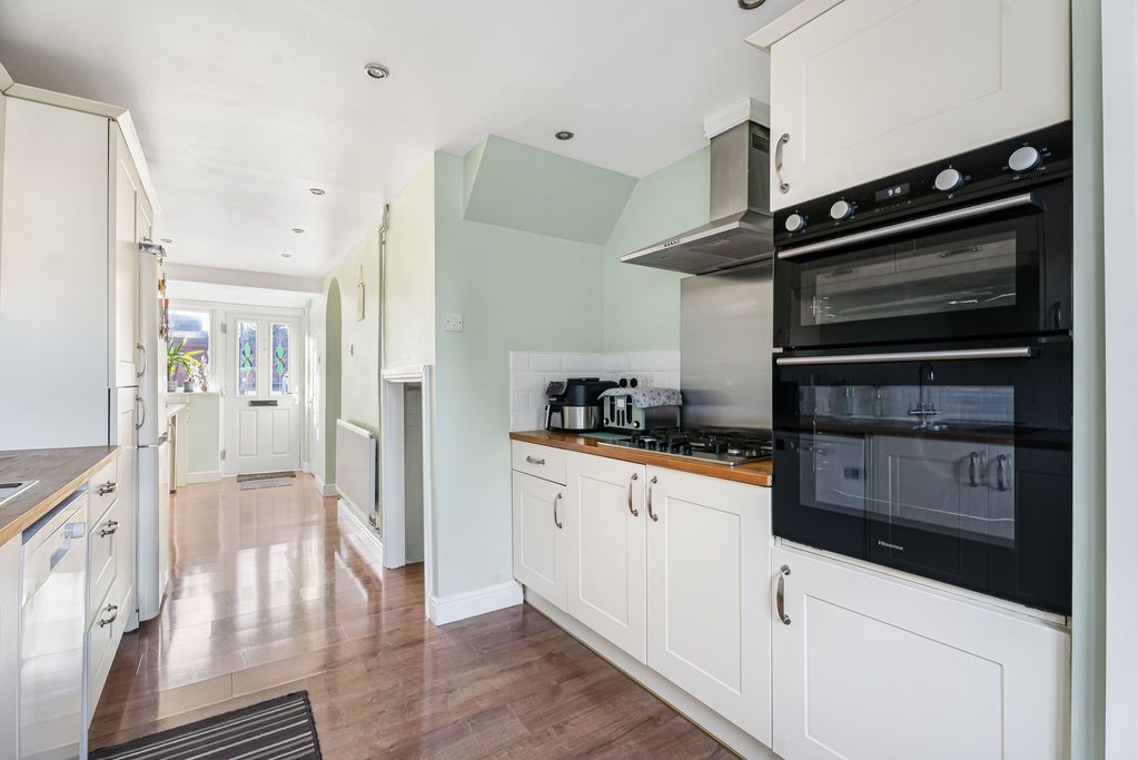 Property photo 2 of 20 Kitchen/Breakfast