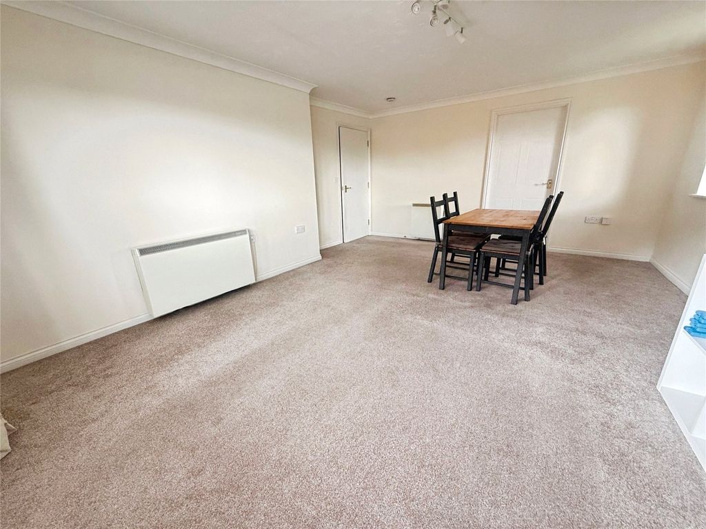 Property photo 2 of 8 Picture No. 13