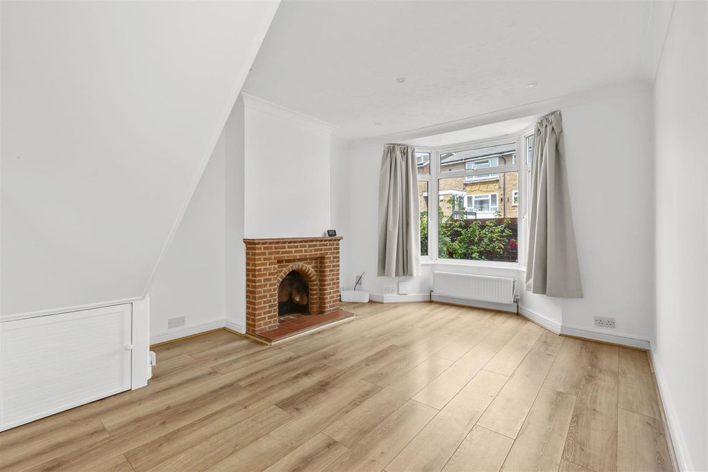 Property photo 2 of 16 Totteridge Road (Low Res)-4.Jpg