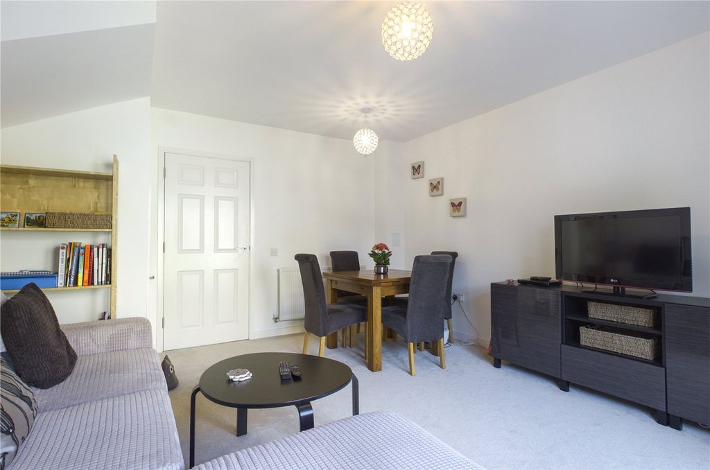 Property photo 2 of 10 Living Room