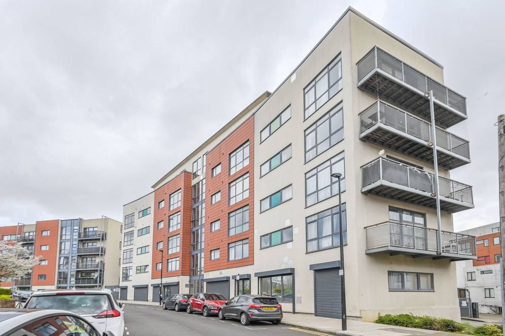 Property photo 2 of 8