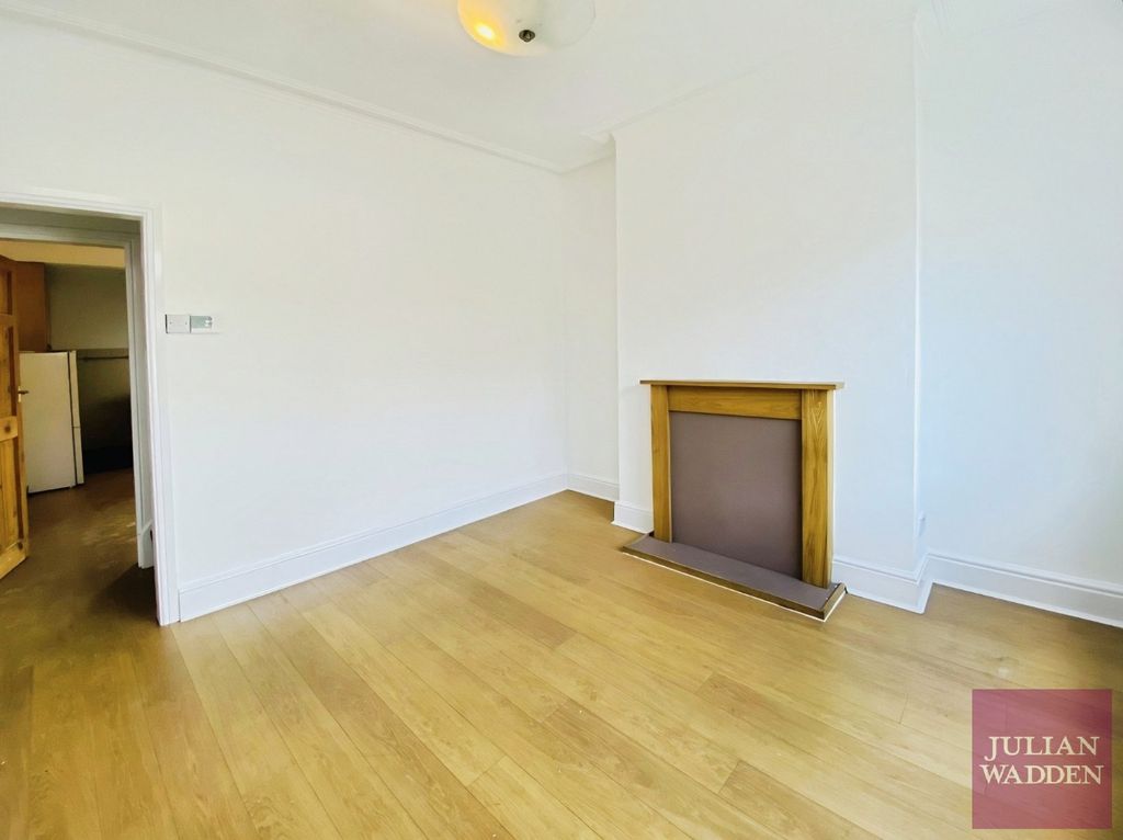 Property photo 3 of 11 Picture No. 17