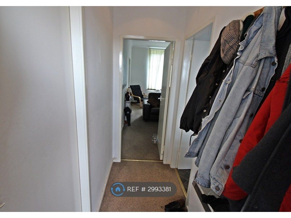 Property photo 2 of 17 Hallway