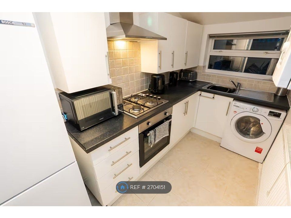 Property photo 3 of 20 Kitchen