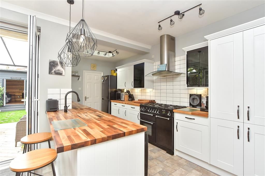 Property photo 3 of 17 Kitchen