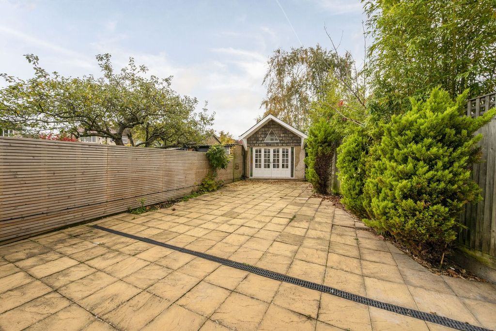 Property photo 3 of 28