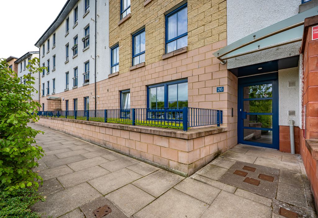 Property photo 2 of 27
