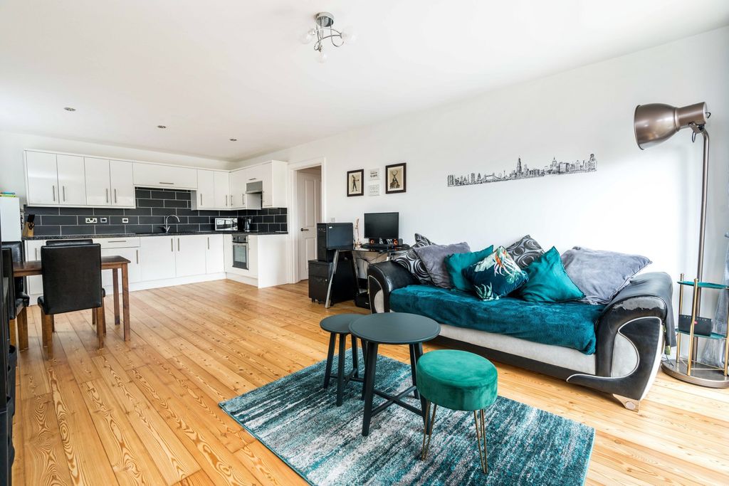 Property photo 2 of 9