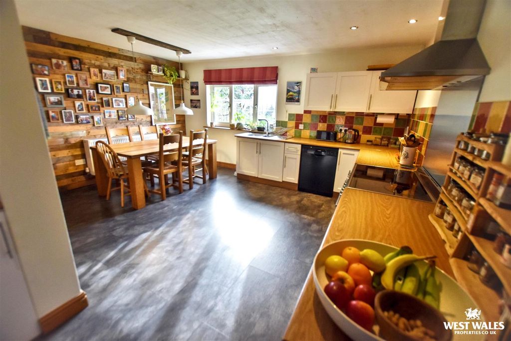 Property photo 3 of 21 6 (3).Jpg