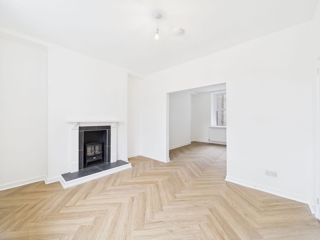 Property photo 2 of 28