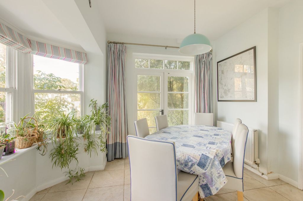 Property photo 3 of 16 Breakfast Room