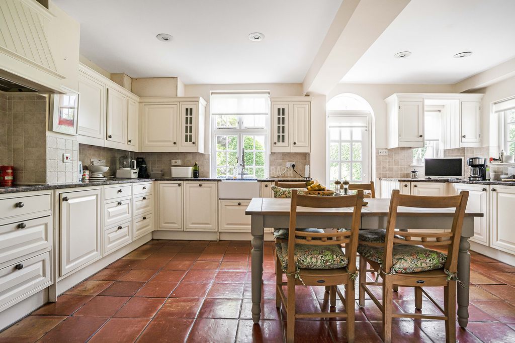 Property photo 2 of 22