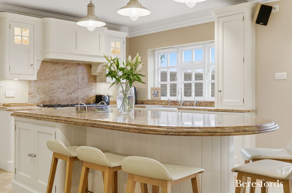 Property photo 2 of 36 Picture No. 32