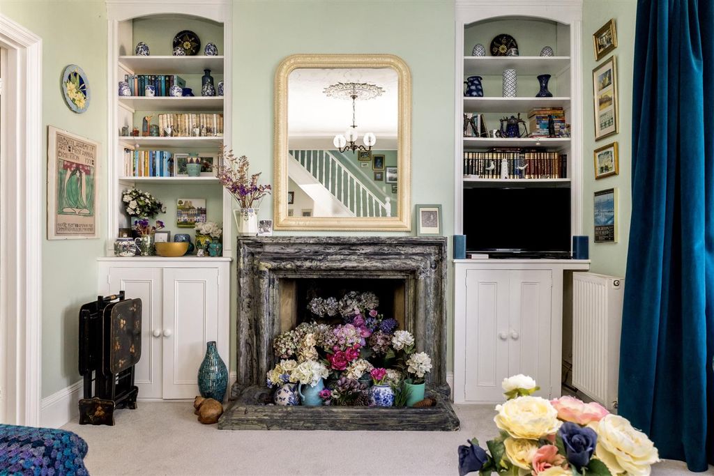 Property photo 3 of 18 Hampstead Road 5-014.Jpg