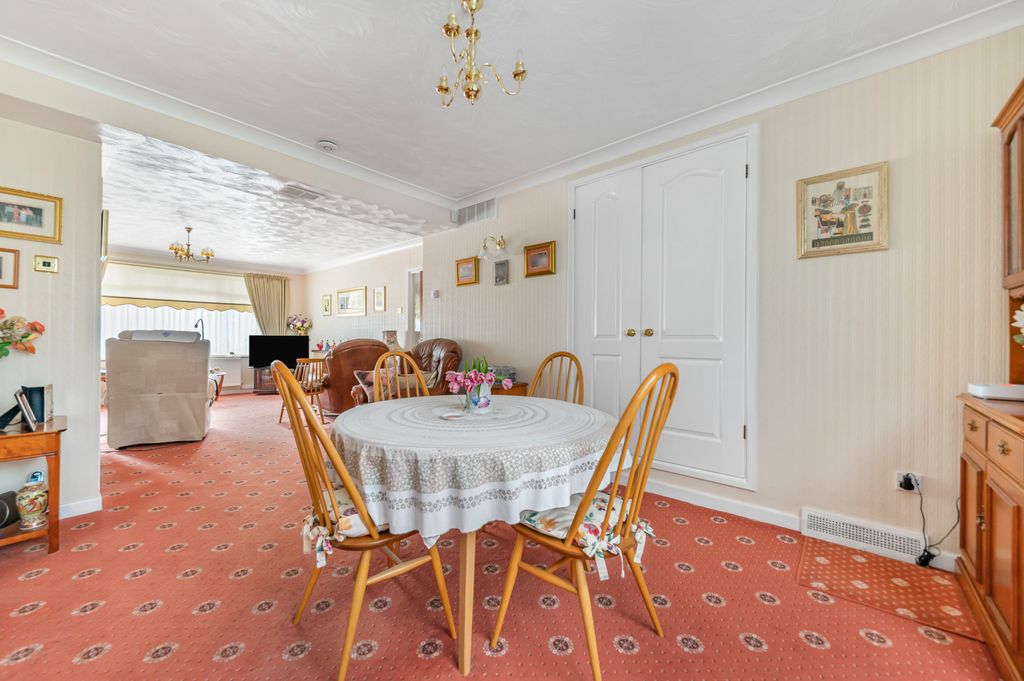 Property photo 2 of 21 Dining Room