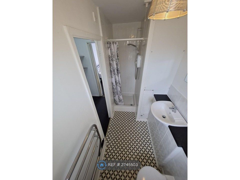 Property photo 3 of 7 Bathroom