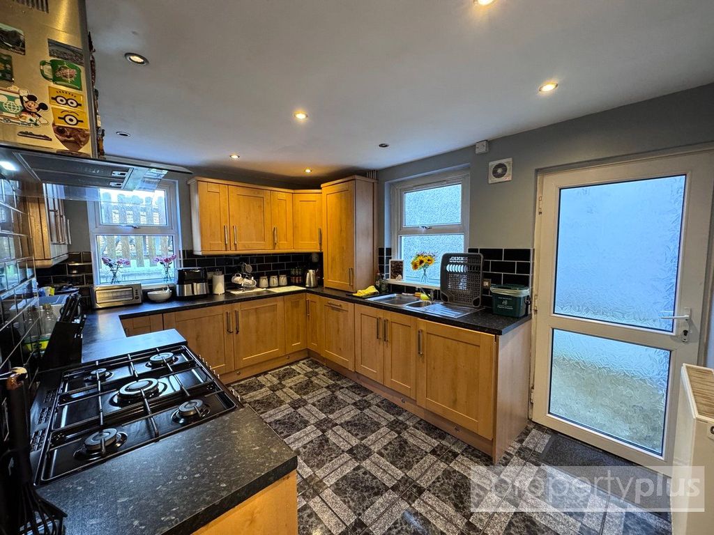 Property photo 3 of 15 Picture No. 12
