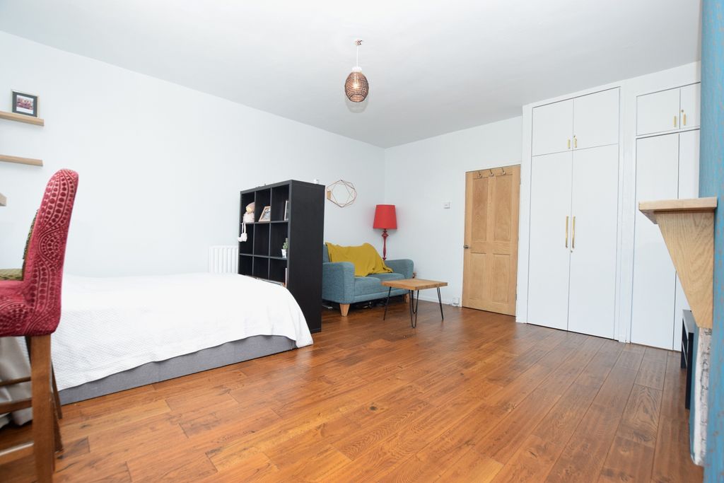 Property photo 2 of 4 Studio Room/ Bedr...