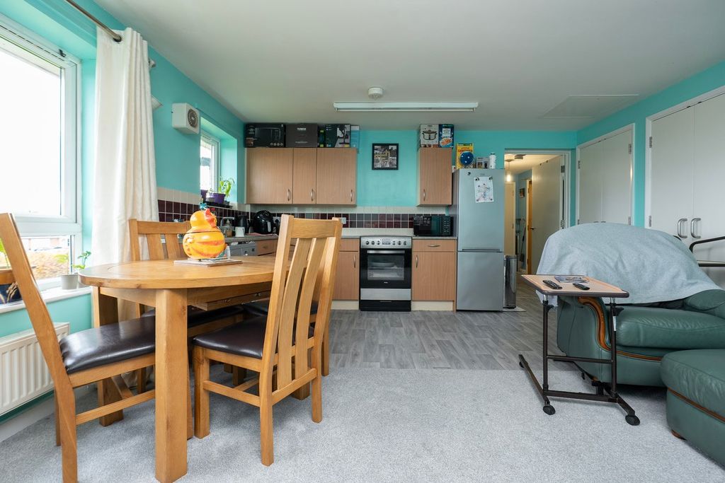 Property photo 3 of 11