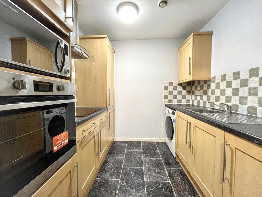Property photo 2 of 10 Kitchen
