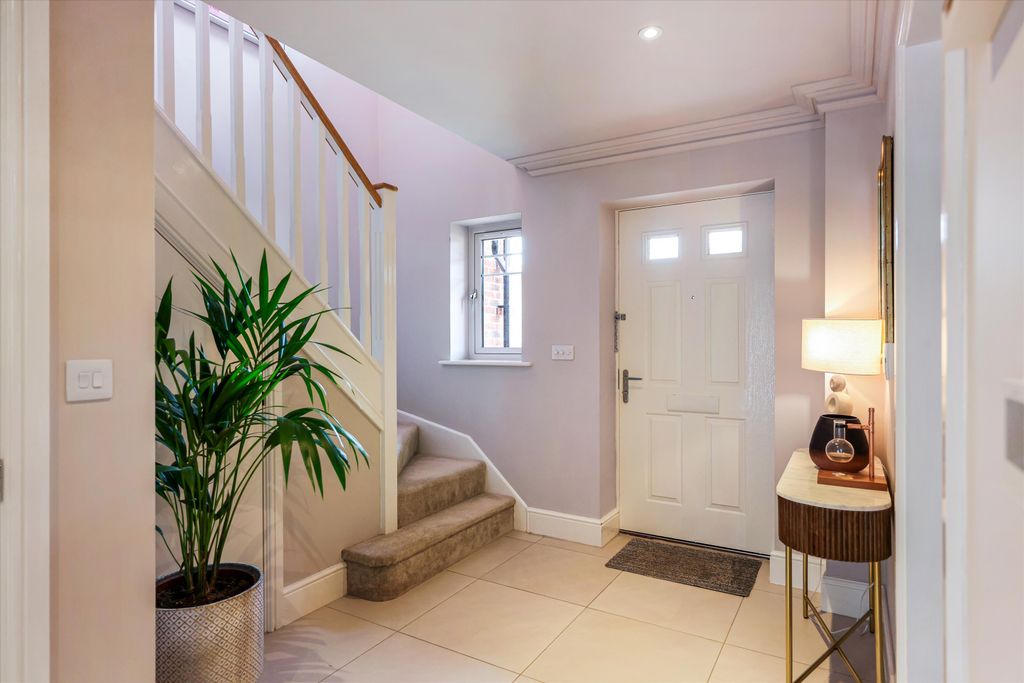 Property photo 3 of 21 Image