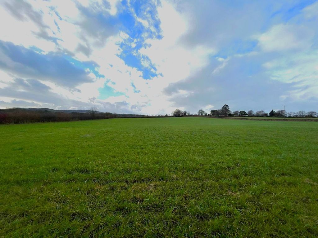 Property photo 3 of 8 Picture No. 02