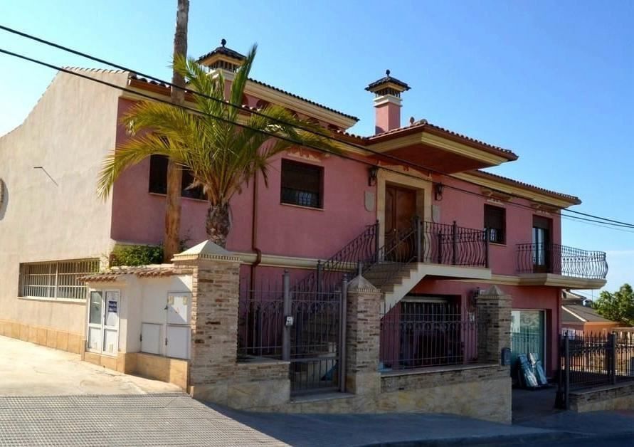 Property photo 1 of 50