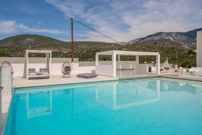 Property photo 3 of 42