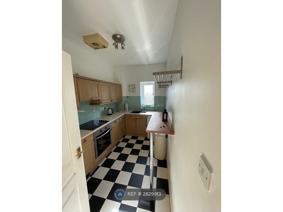 Property photo 3 of 12 Kitchen