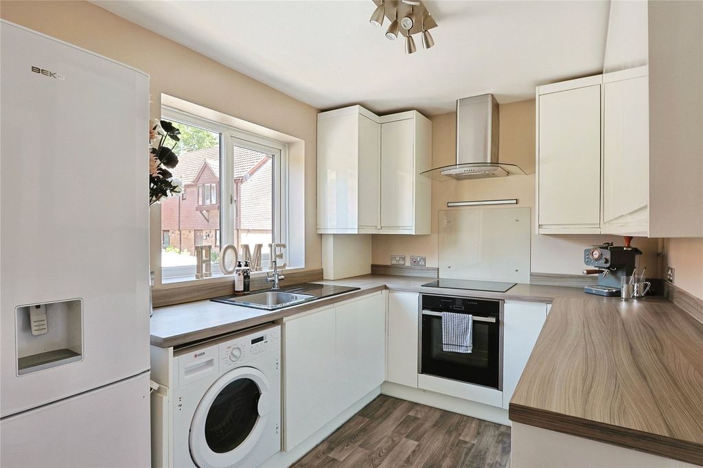 Property photo 3 of 20 Kitchen