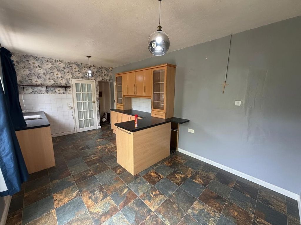 Property photo 3 of 14 Kitchen/Dinner