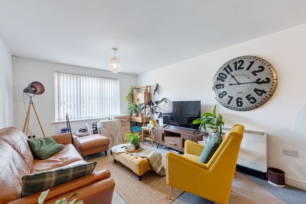 Property photo 3 of 12