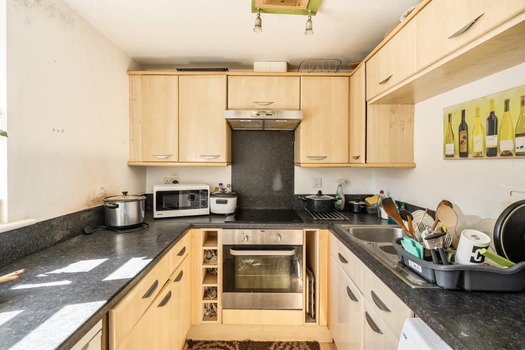 Property photo 3 of 20 Kitchen