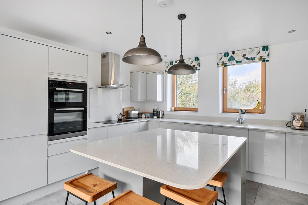 Property photo 3 of 18