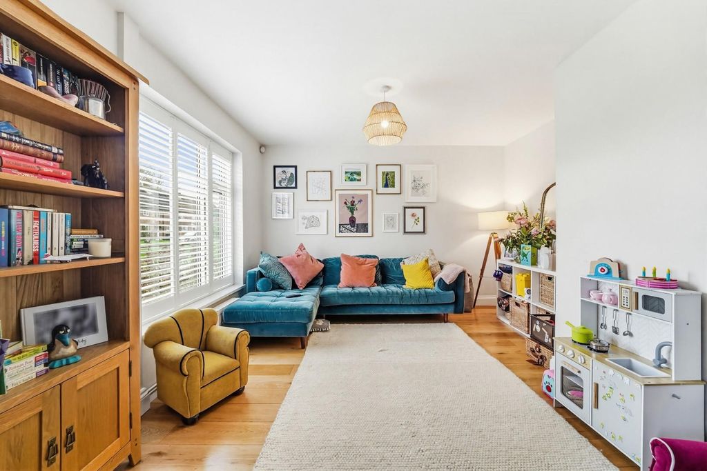 Property photo 3 of 14 Thornfield Road